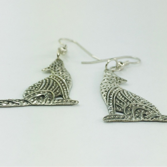 Coyote Dangle Earrings Howling Wolf Diamond Cut Silver Tone New Without Tags - Picture 2 of 7